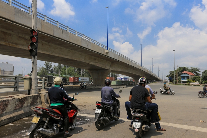Đường vào cảng Cát Lái thông thoáng ngày cầu vượt hoàn thành duong vao cang cat lai thong thoang ngay cau vuot hoan thanh