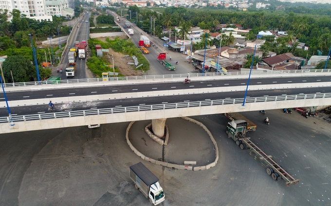 Đường vào cảng Cát Lái thông thoáng ngày cầu vượt hoàn thành duong vao cang cat lai thong thoang ngay cau vuot hoan thanh