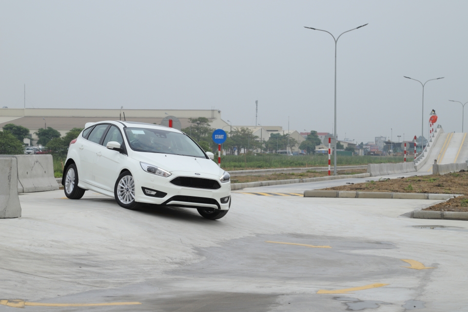 ford viet nam lan dau tien gioi thieu dich vu cuu ho 247