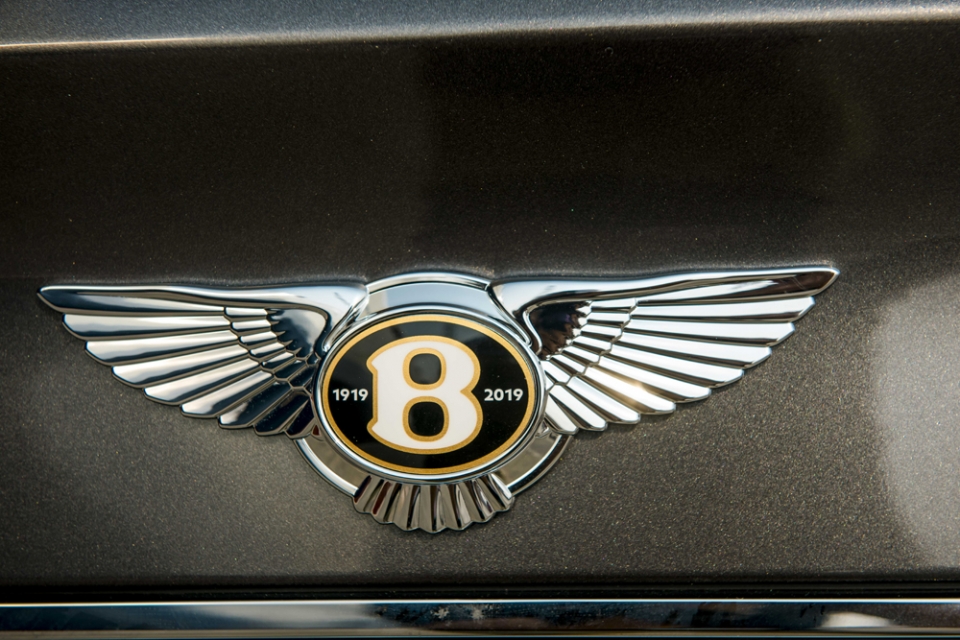 Hàng hiếm Bentley Bentayga phiên bản kỉ niệm 100 năm về Việt Nam bentley bentayga v8 phien ban 100 nam co mat tai viet nam