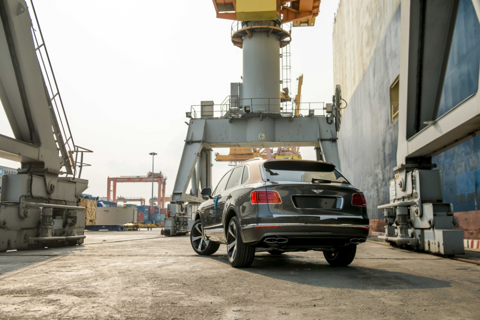 Hàng hiếm Bentley Bentayga phiên bản kỉ niệm 100 năm về Việt Nam bentley bentayga v8 phien ban 100 nam co mat tai viet nam