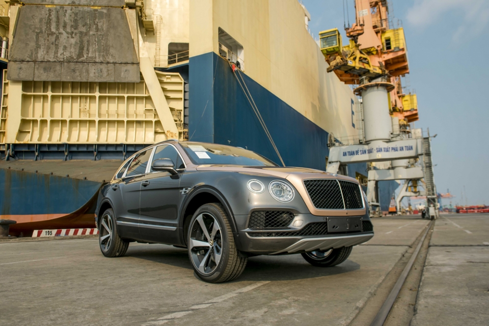 Hàng hiếm Bentley Bentayga phiên bản kỉ niệm 100 năm về Việt Nam bentley bentayga v8 phien ban 100 nam co mat tai viet nam