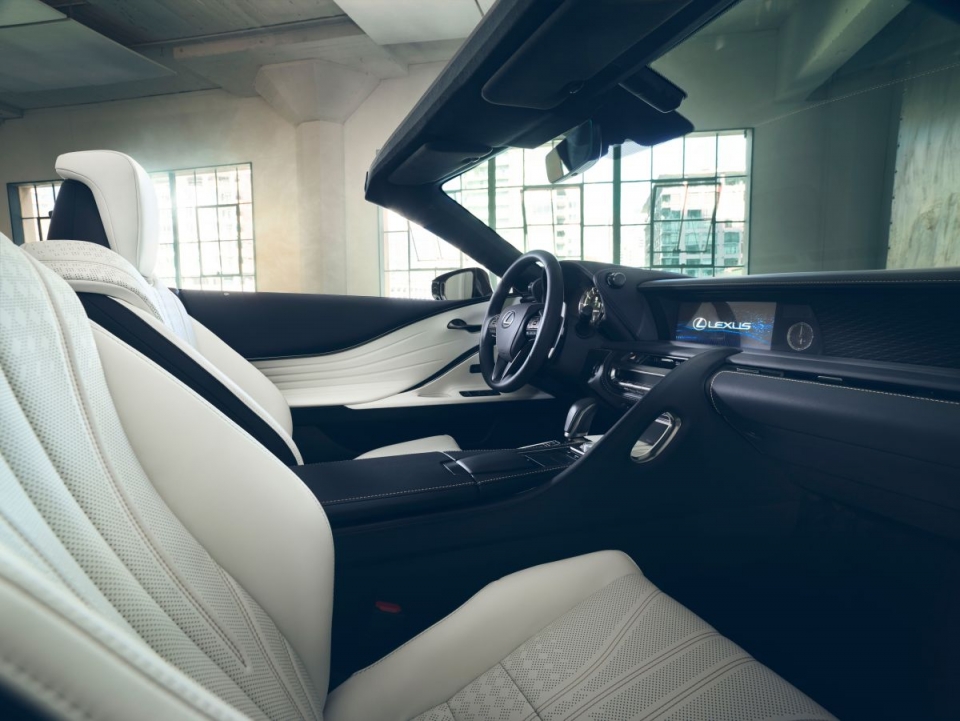 Lexus LC Convertible sẽ được ra mắt vào tháng 7 lexus lc convertible se duoc ra mat vao thang 7