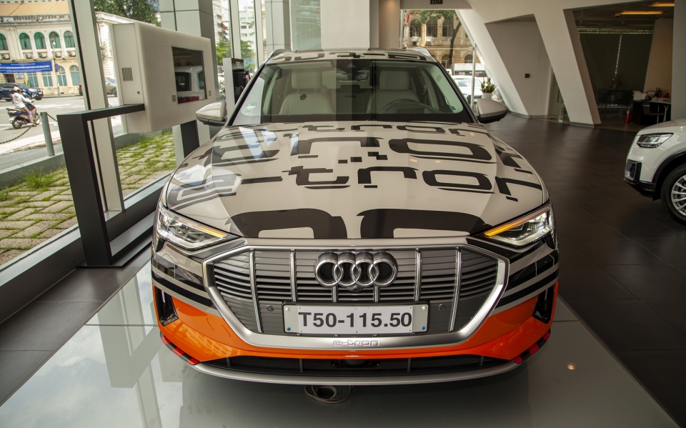 Ngắm Audi e-tron mẫu SUV chạy hoàn toàn bằng điện ngam audi e tron mau suv chay hoan toan bang dien
