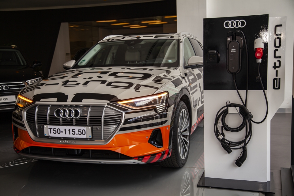 Ngắm Audi e-tron mẫu SUV chạy hoàn toàn bằng điện ngam audi e tron mau suv chay hoan toan bang dien