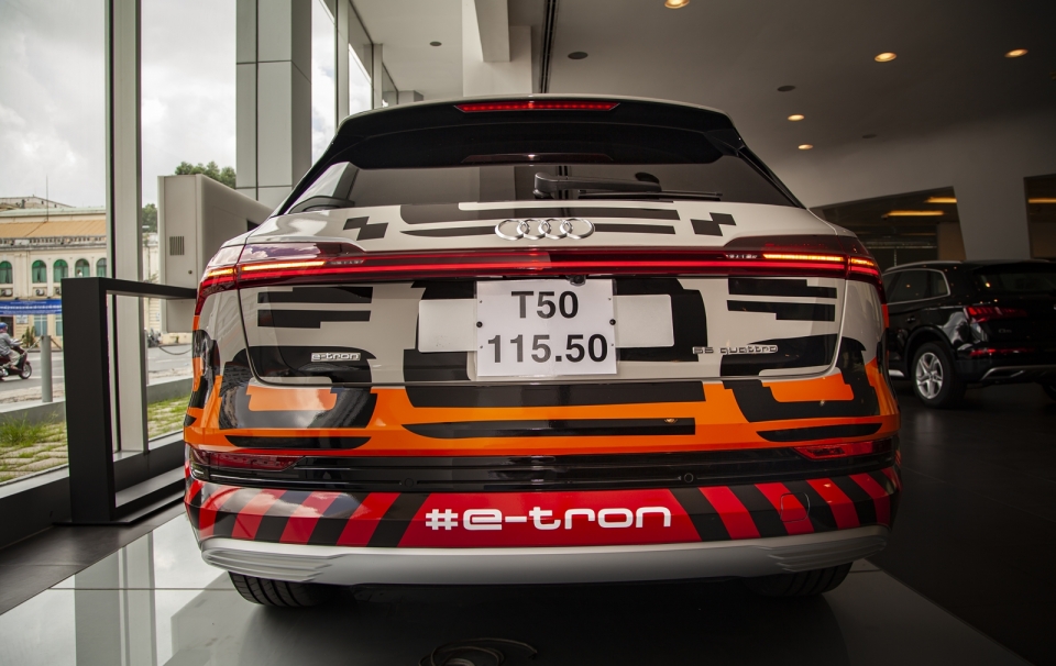 Ngắm Audi e-tron mẫu SUV chạy hoàn toàn bằng điện ngam audi e tron mau suv chay hoan toan bang dien