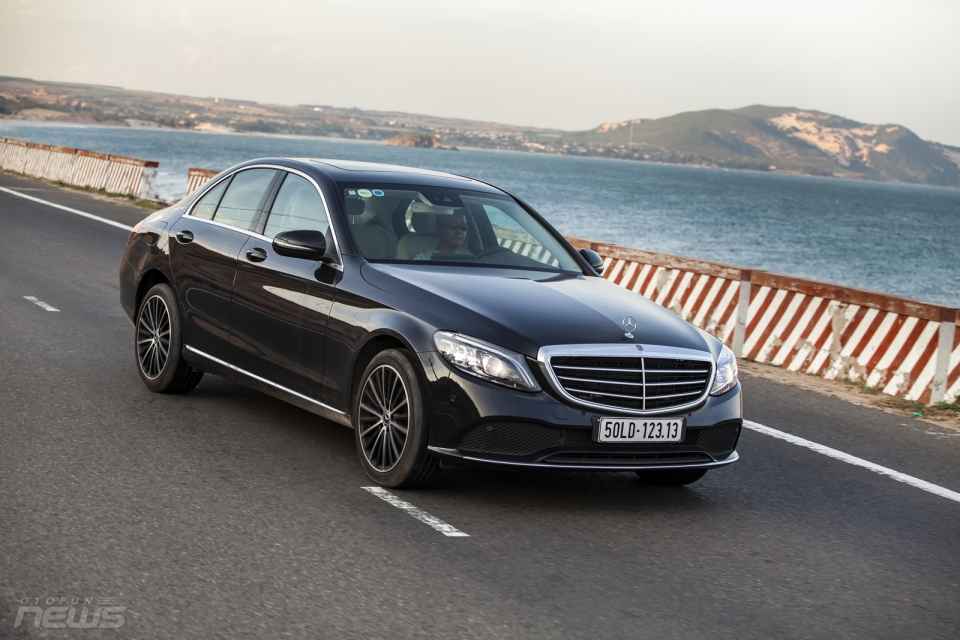 Video: Cận cảnh Mercedes-Benz C200 Exclusive 2019 video can canh mercedes benz c200 exclusive 2019