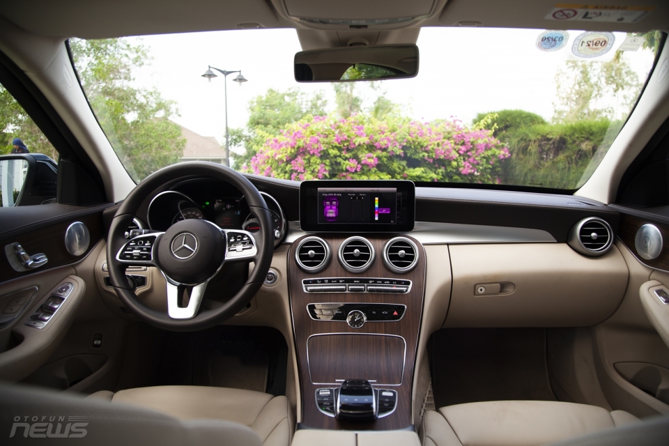 Video: Cận cảnh Mercedes-Benz C200 Exclusive 2019 video can canh mercedes benz c200 exclusive 2019