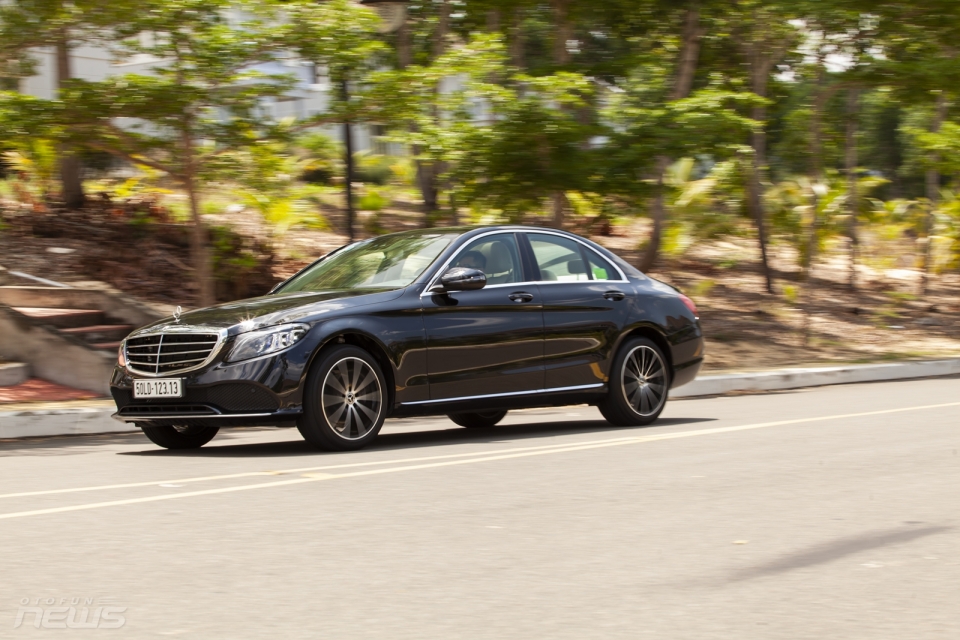 Video: Cận cảnh Mercedes-Benz C200 Exclusive 2019 video can canh mercedes benz c200 exclusive 2019