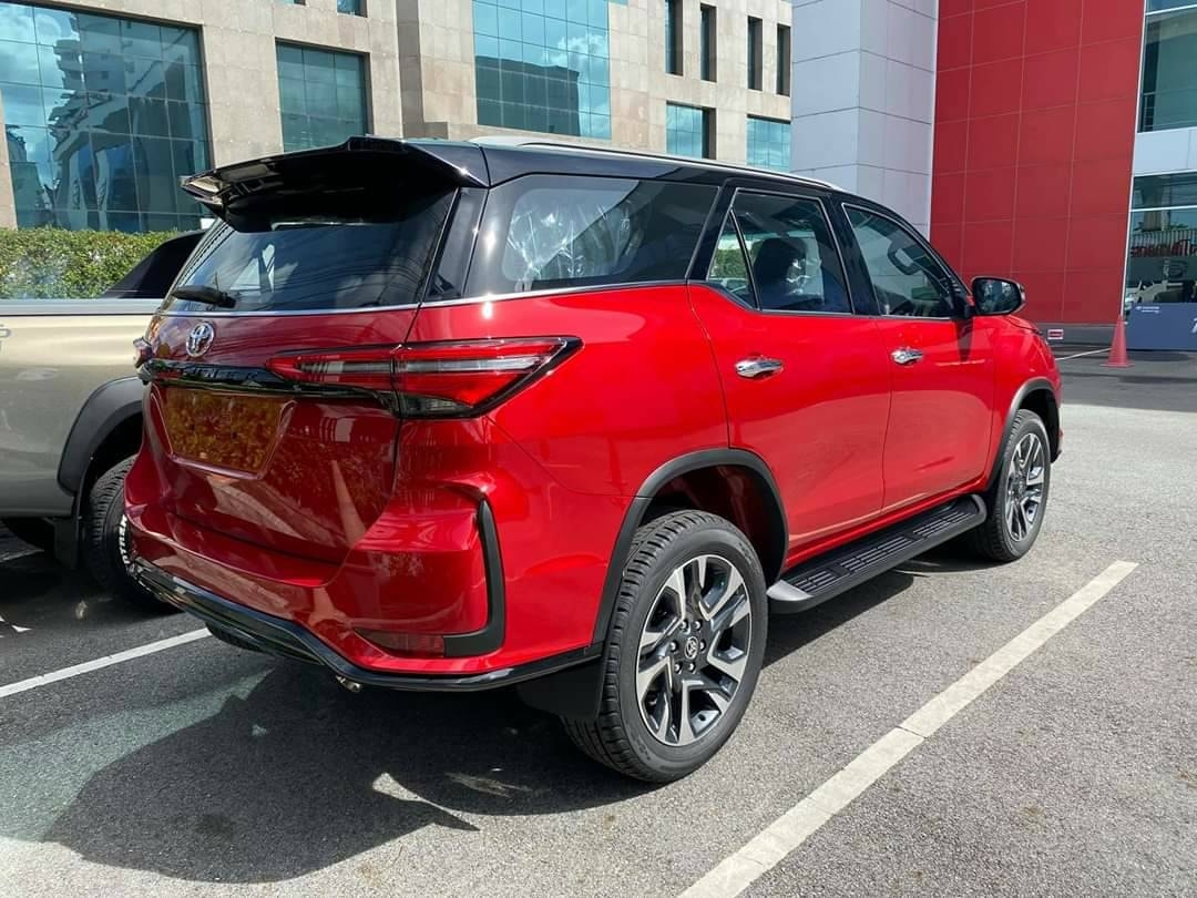 Ảnh thực tế Toyota Fortuner Legender vừa được ra mắt anh thuc te toyota fortuner legender vua duoc ra mat