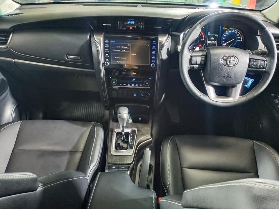 Ảnh thực tế Toyota Fortuner Legender vừa được ra mắt anh thuc te toyota fortuner legender vua duoc ra mat