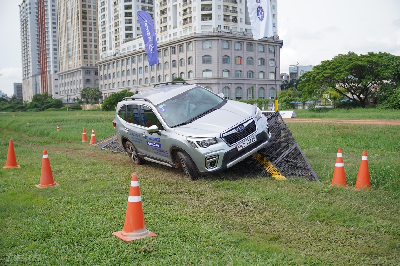 trai nghiem off road cung subaru forester ngay giua long sai gon