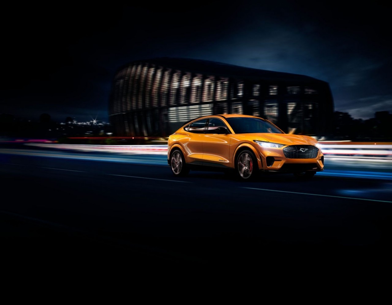 ford mustang mach e 2021 co them mau son moi noi bat