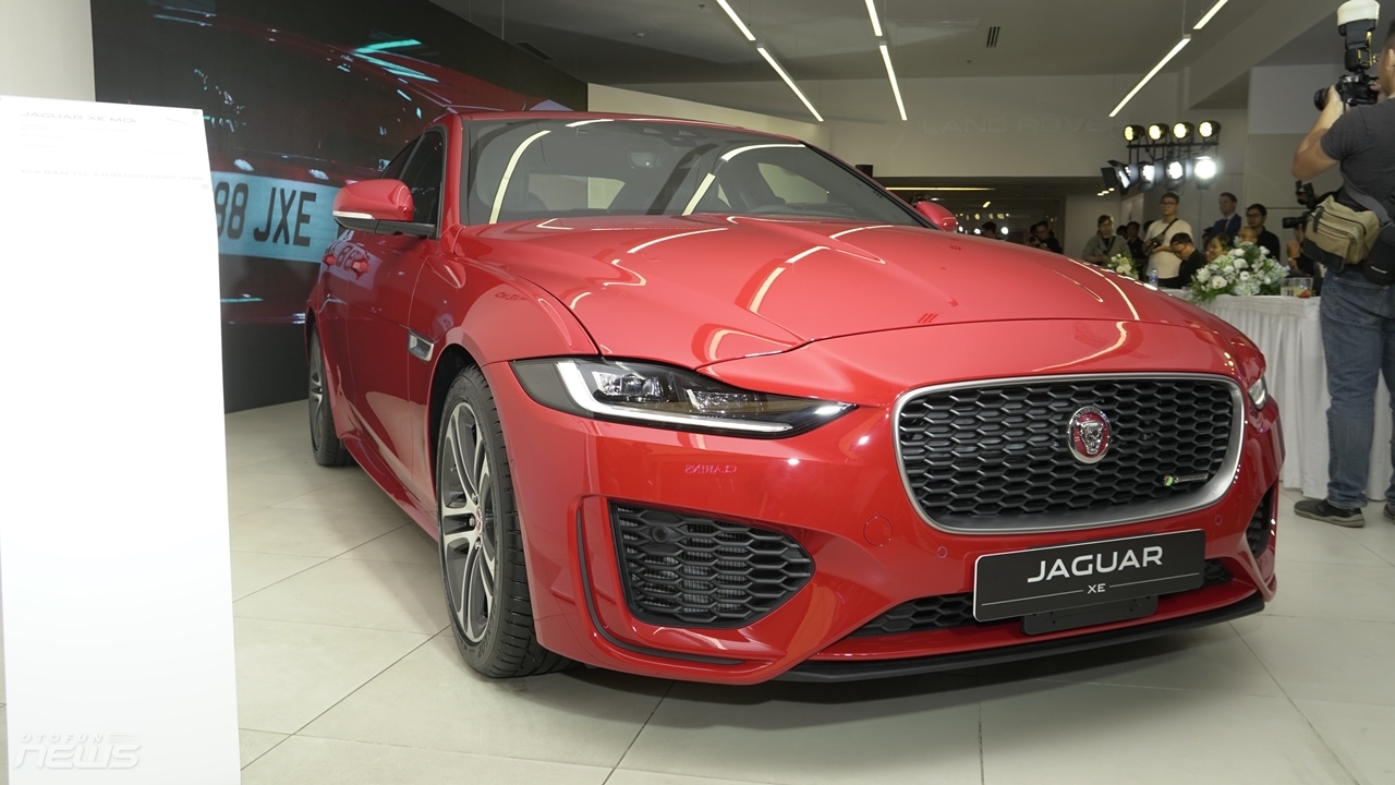 jaguar xe va land rover discovery sport hoan toan moi co mat tai viet nam