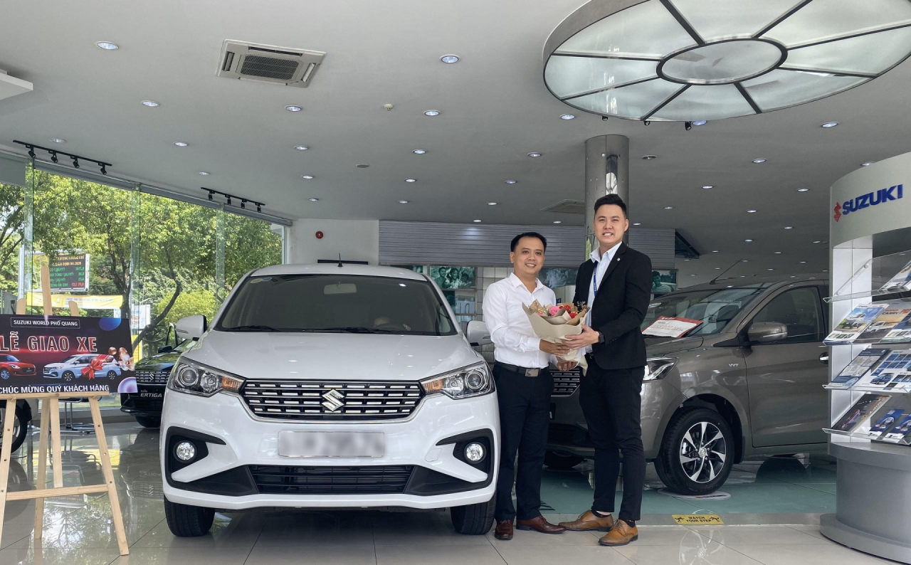 Khách hàng phấn khởi khi mua được Suzuki Ertiga giá tốt khach hang phan khoi khi mua duoc suzuki ertiga gia tot