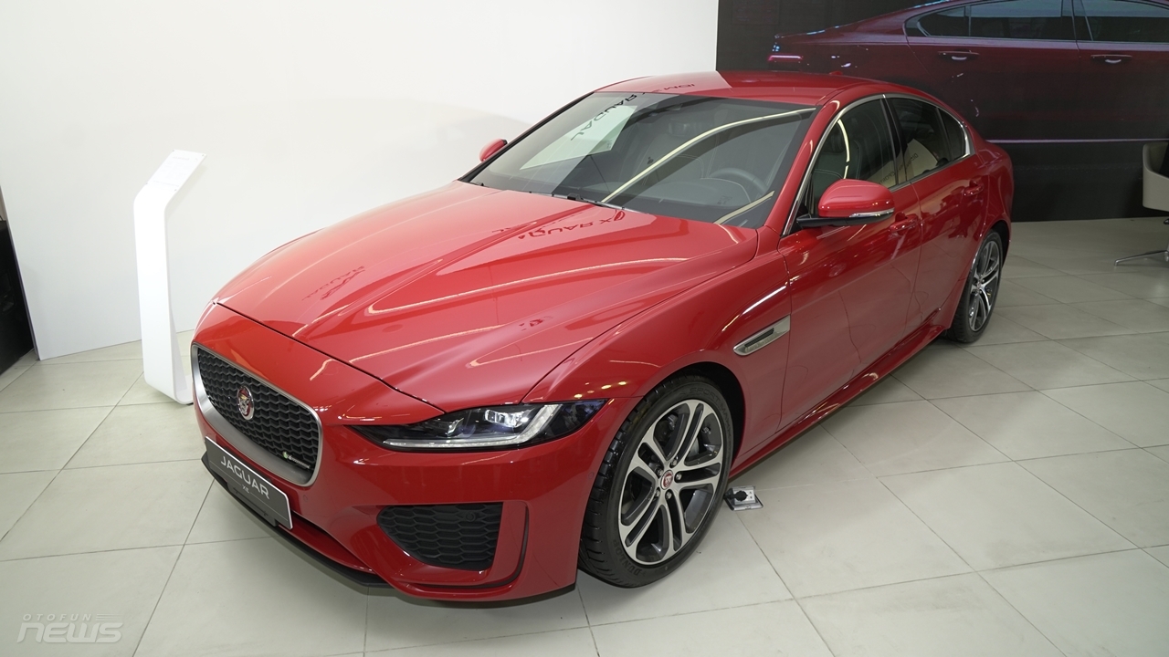 Cận cảnh Jaguar XE 2020 vừa được bán ở Việt Nam với giá 2,6 tỷ đồng can canh jaguar xe 2020 vua duoc ban o viet nam voi gia