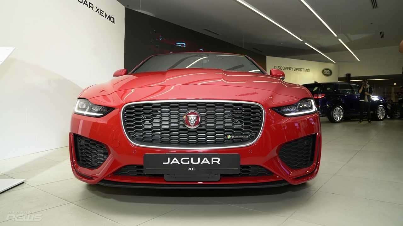 Cận cảnh Jaguar XE 2020 vừa được bán ở Việt Nam với giá 2,6 tỷ đồng can canh jaguar xe 2020 vua duoc ban o viet nam voi gia