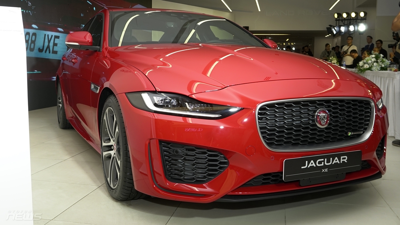Cận cảnh Jaguar XE 2020 vừa được bán ở Việt Nam với giá 2,6 tỷ đồng can canh jaguar xe 2020 vua duoc ban o viet nam voi gia