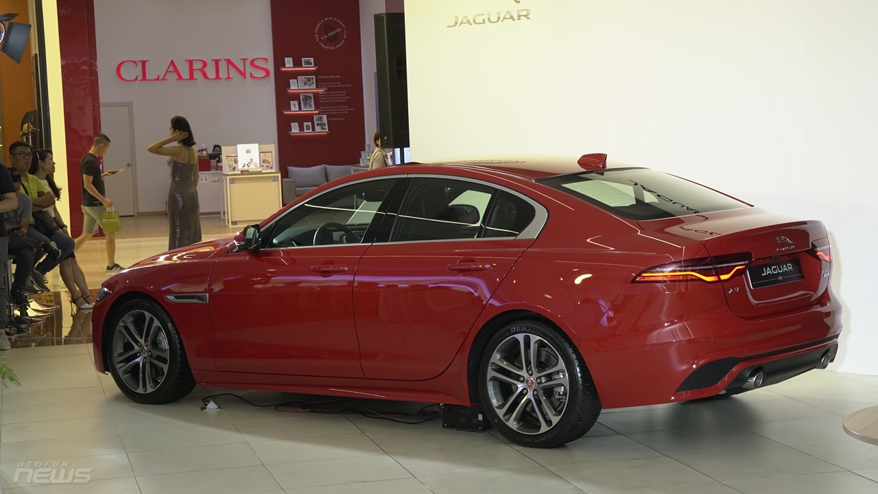 Cận cảnh Jaguar XE 2020 vừa được bán ở Việt Nam với giá 2,6 tỷ đồng can canh jaguar xe 2020 vua duoc ban o viet nam voi gia
