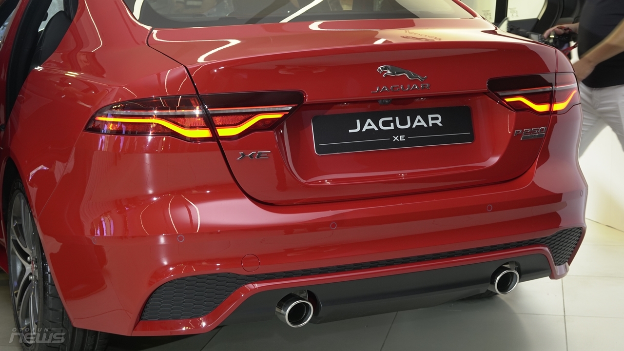 Cận cảnh Jaguar XE 2020 vừa được bán ở Việt Nam với giá 2,6 tỷ đồng can canh jaguar xe 2020 vua duoc ban o viet nam voi gia