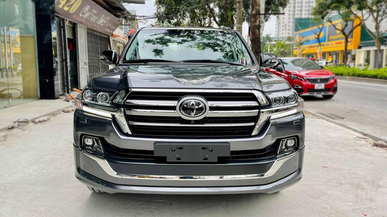Toyota Land Cruiser VXS Executive Lounge 2021 có mặt tại Việt Nam với giá 6,6 tỷ đồng