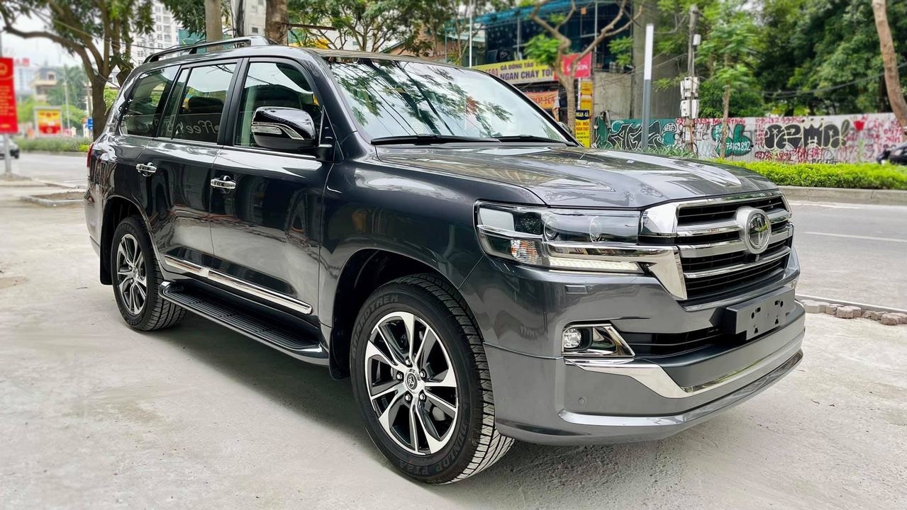 Toyota Land Cruiser VXS Executive Lounge 2021 có mặt tại Việt Nam với giá 6,6 tỷ đồng