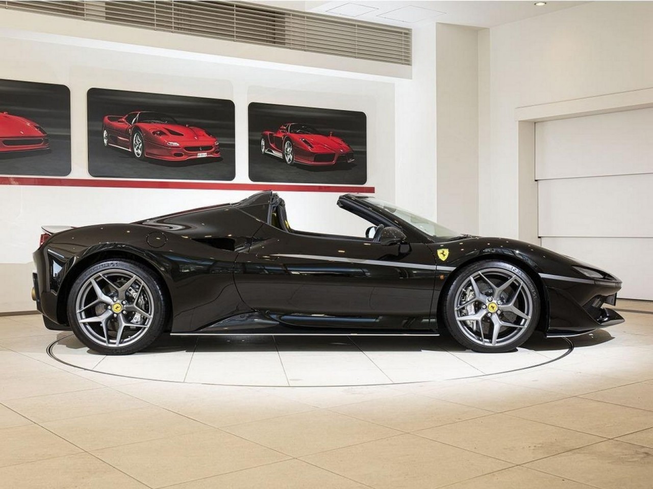 'Hàng độc' Ferrari J50 được rao bán tại Nhật Bản với giá 3,6 triệu USD