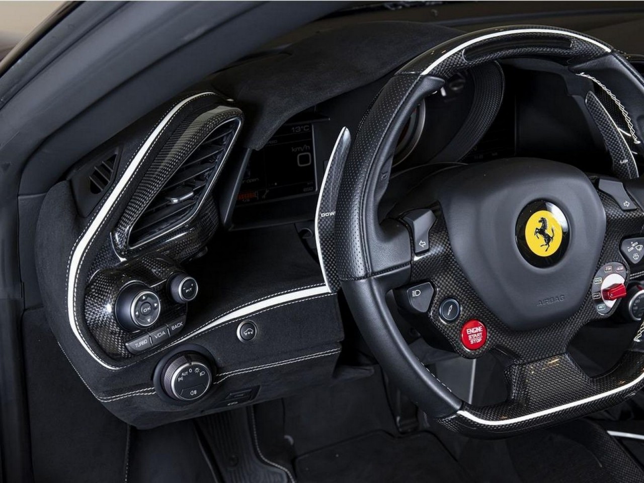 'Hàng độc' Ferrari J50 được rao bán tại Nhật Bản với giá 3,6 triệu USD