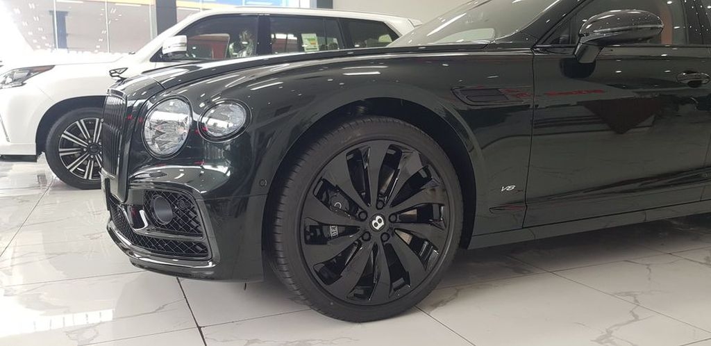 Hàng hiếm Bentley Flying Spur First Edition xuất hiện tại Hà Nội