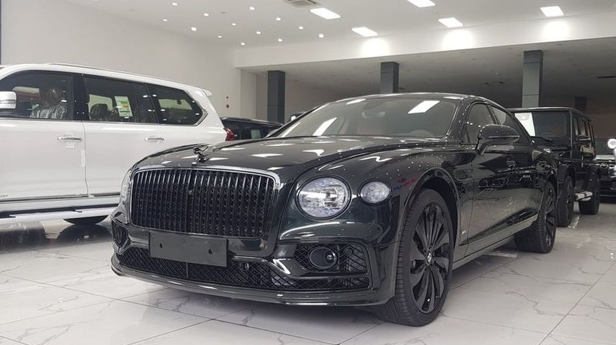 Hàng hiếm Bentley Flying Spur First Edition xuất hiện tại Hà Nội