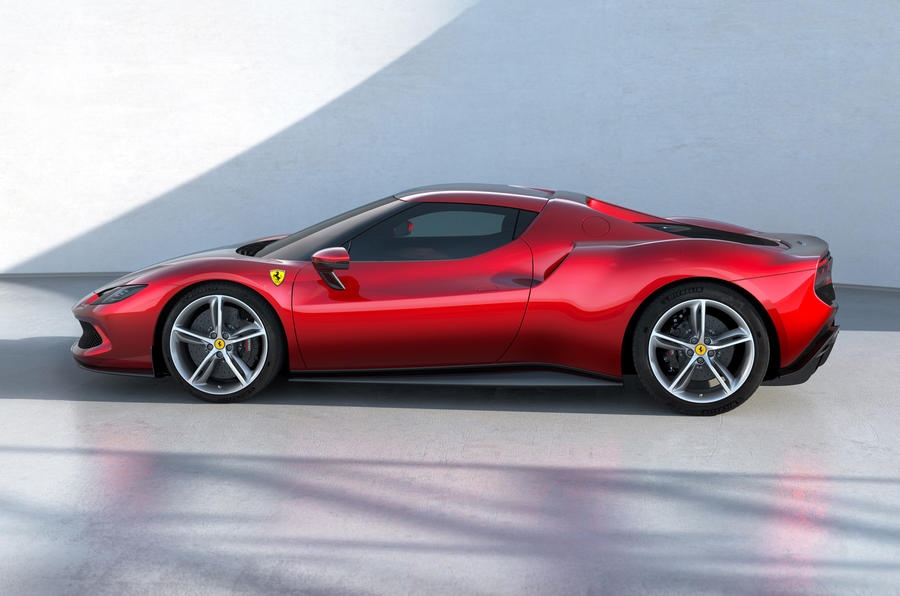 Ferrari 296 GTB chỉ sử dụng động cơ V6 hybrid nhưng có công suất lên đến 819 mã lực