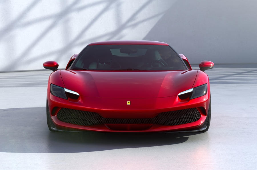 Ferrari 296 GTB chỉ sử dụng động cơ V6 hybrid nhưng có công suất lên đến 819 mã lực