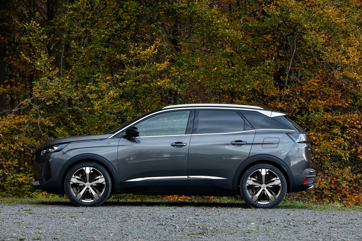 Cận cảnh Peugeot 3008 2021 vừa được ra mắt, giá chỉ từ 1,009 tỷ đồng Cận cảnh Peugeot 3008 2021 vừa được ra mắt, giá chỉ từ 1,009 tỷ đồng