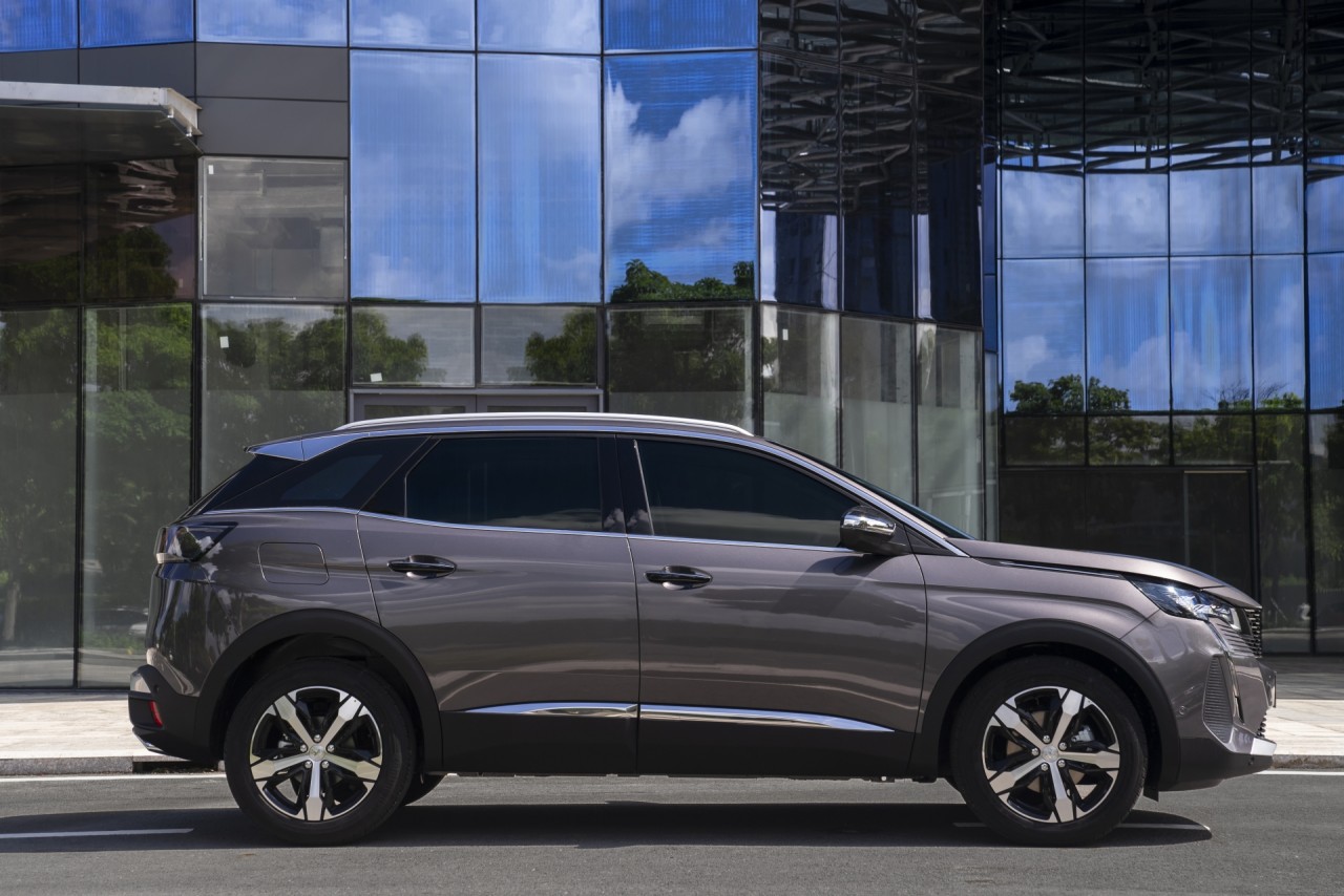 Cận cảnh Peugeot 3008 2021 vừa được ra mắt, giá chỉ từ 1,009 tỷ đồng Cận cảnh Peugeot 3008 2021 vừa được ra mắt, giá chỉ từ 1,009 tỷ đồng