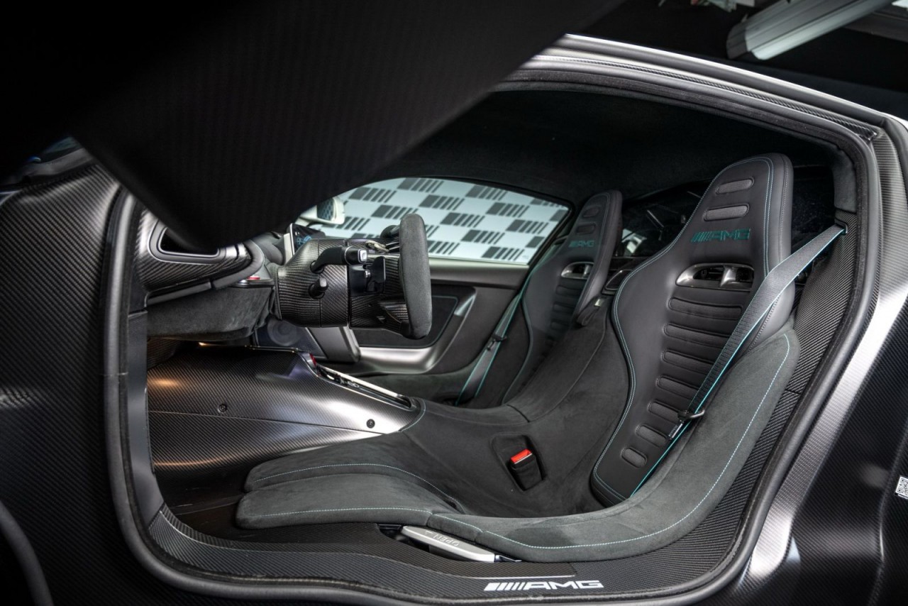 Mercedes-AMG ONE 2023 ra mắt, xe đua đường phố mạnh 1.049 mã lực