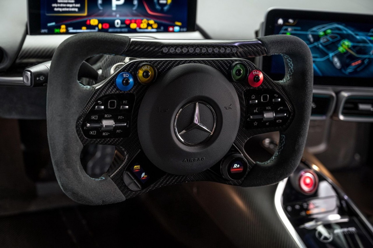 Mercedes-AMG ONE 2023 ra mắt, xe đua đường phố mạnh 1.049 mã lực