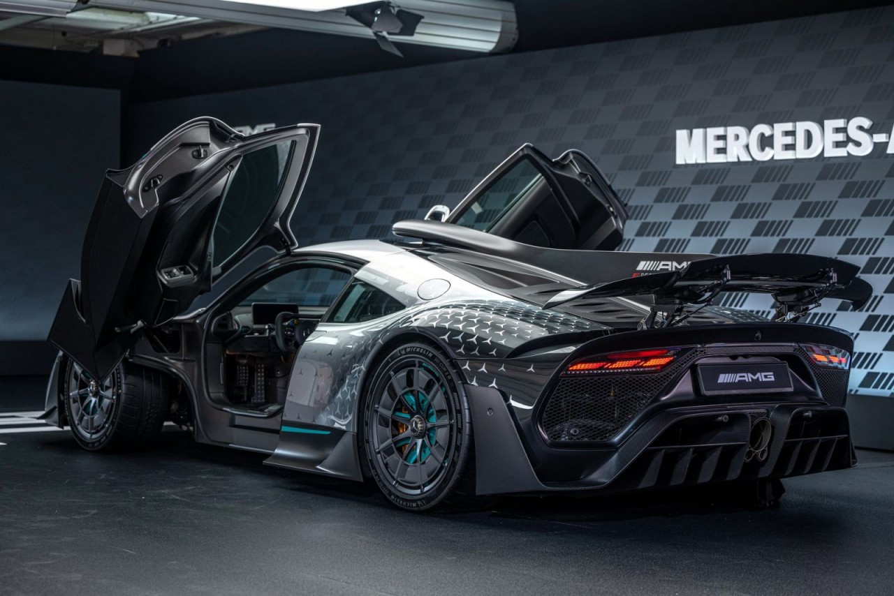 Mercedes-AMG ONE 2023 ra mắt, xe đua đường phố mạnh 1.049 mã lực