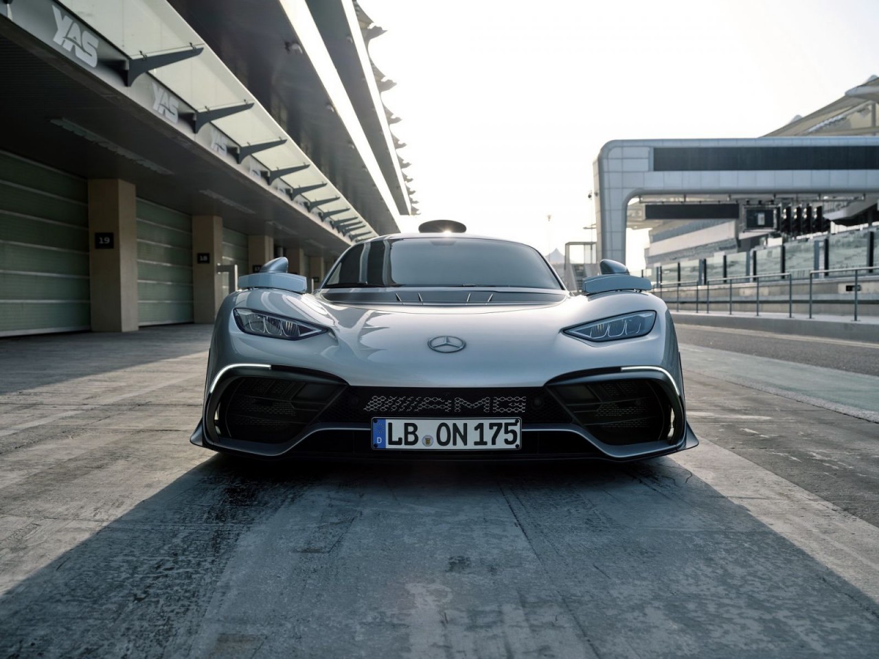 Mercedes-AMG ONE 2023 ra mắt, xe đua đường phố mạnh 1.049 mã lực