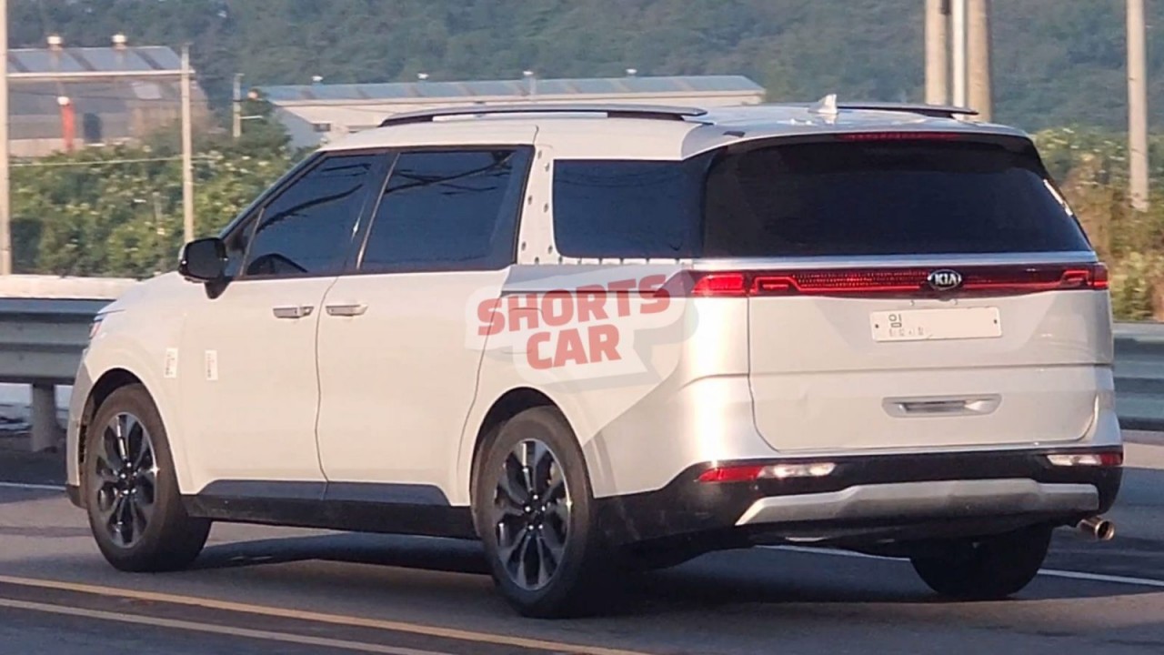 Bắt gặp Kia Carnival Hybrid trên đường chạy thử Bắt gặp Kia Carnival Hybrid trên đường chạy thử