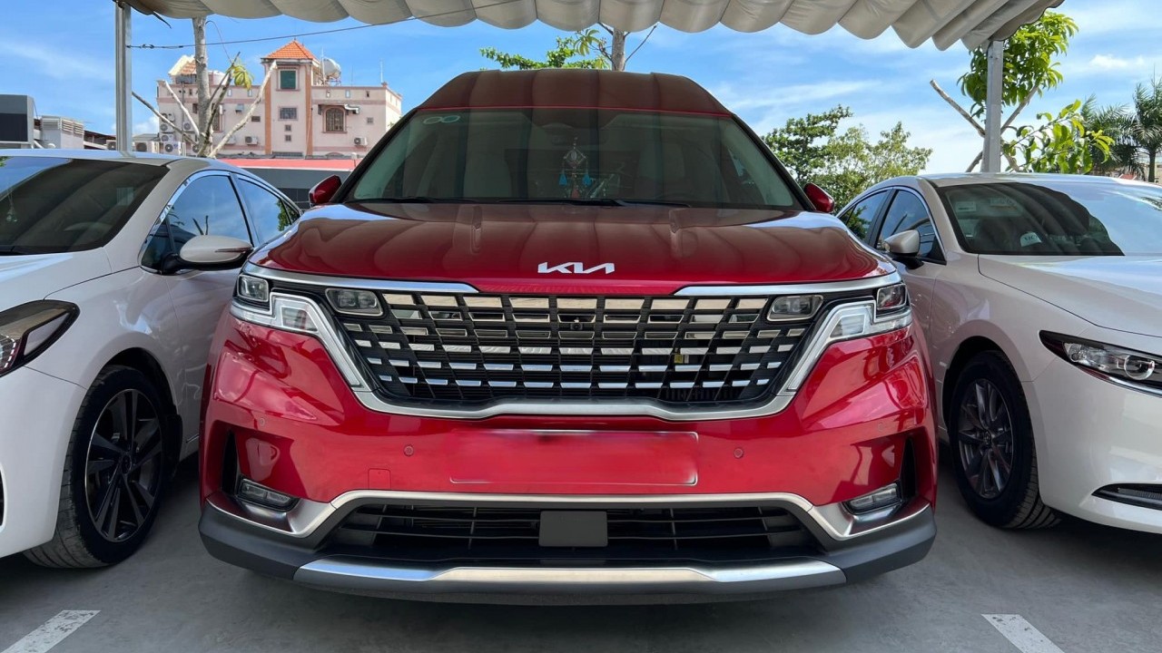 Bắt gặp Kia Carnival Royal tại TP.HCM