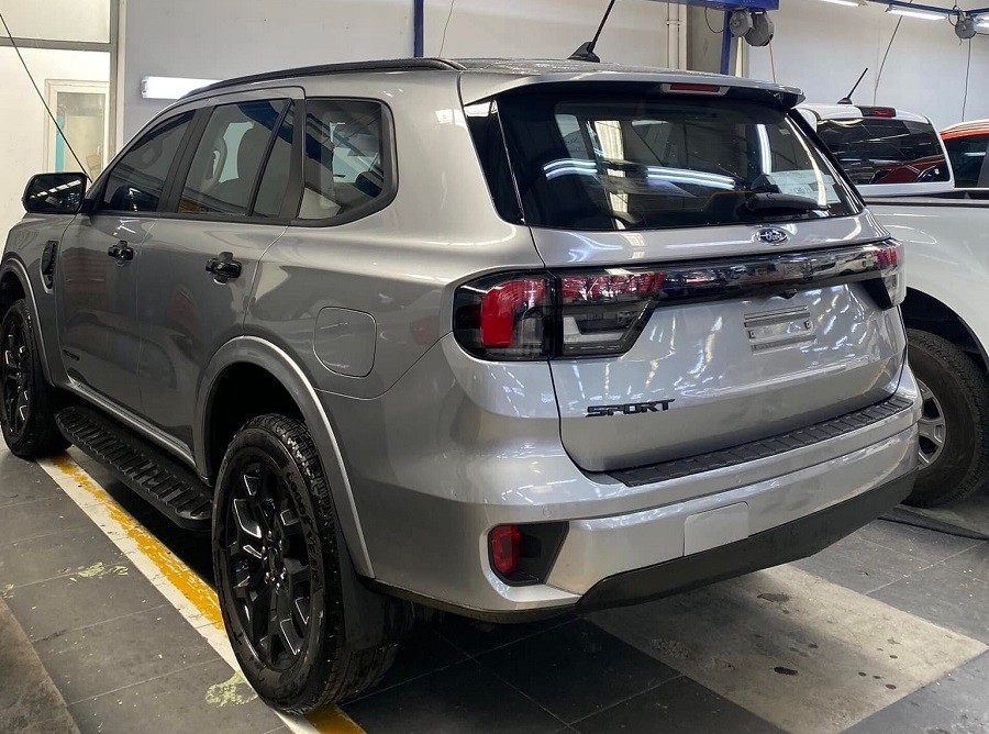 Lộ thông số kỹ thuật Ford Everest sắp ra mắt tại Việt Nam Lộ thông số kỹ thuật Ford Everest sắp ra mắt tại Việt Nam