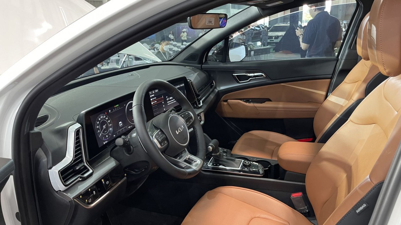 Kia Sportage ra mắt với 8 phiên bản giá từ 899 triệu đồng Kia Sportage ra mắt với 8 phiên bản giá từ 899 triệu đồng