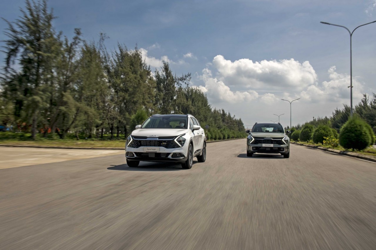 Kia Sportage ra mắt với 8 phiên bản giá từ 899 triệu đồng Kia Sportage ra mắt với 8 phiên bản giá từ 899 triệu đồng