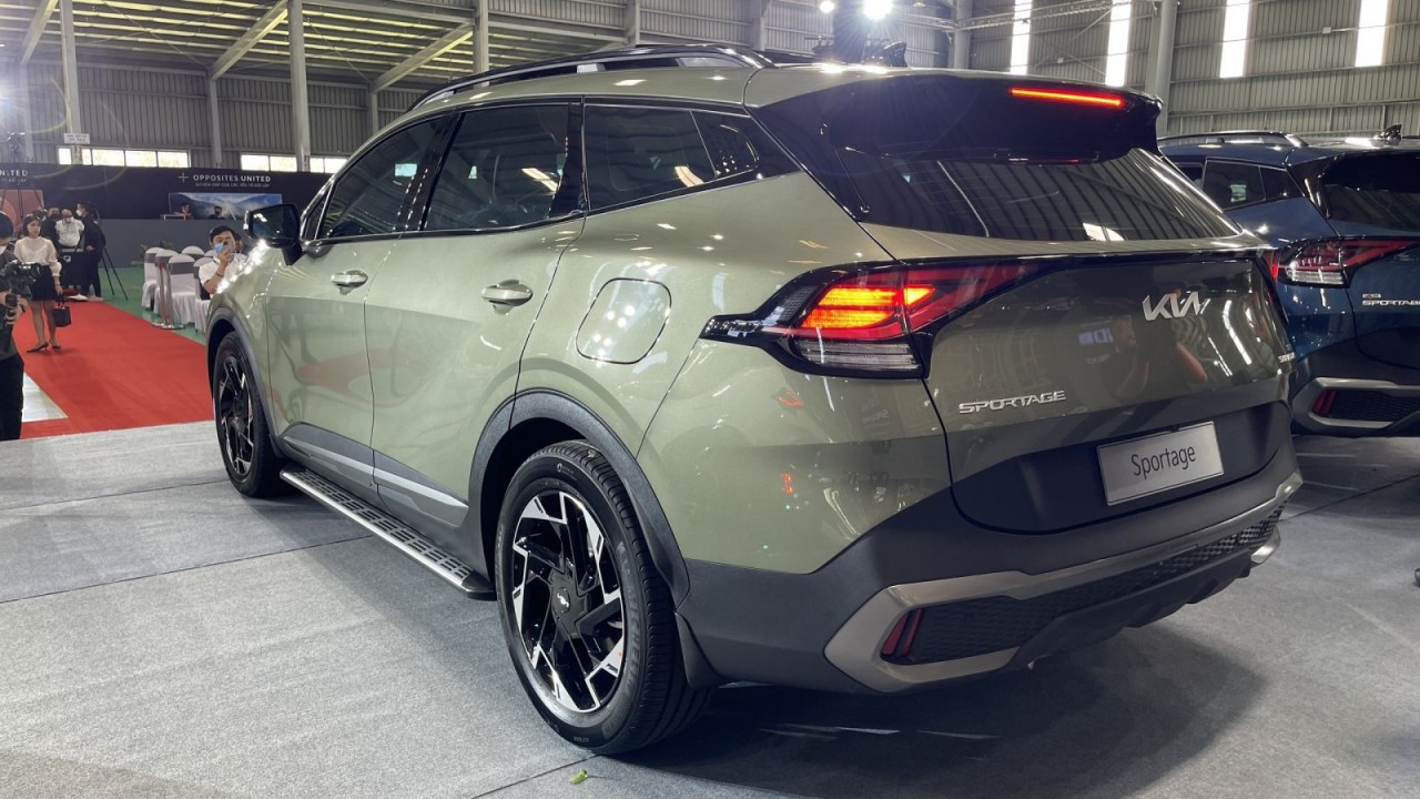 Kia Sportage ra mắt với 8 phiên bản giá từ 899 triệu đồng Kia Sportage ra mắt với 8 phiên bản giá từ 899 triệu đồng