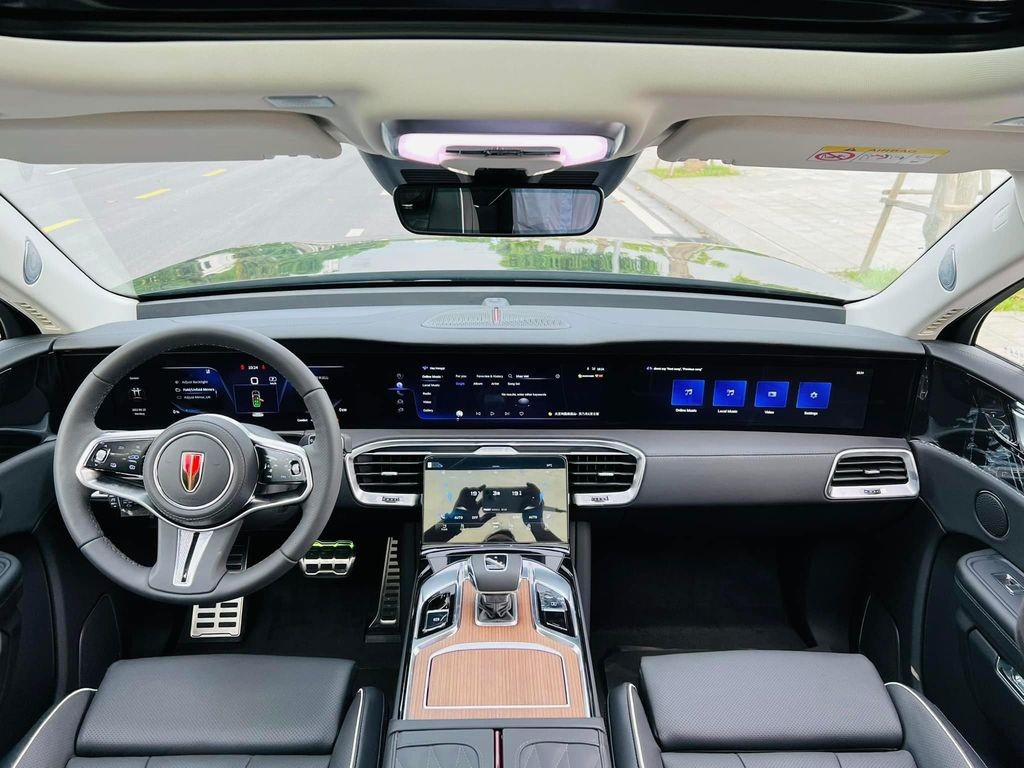 Hongqi E-HS9