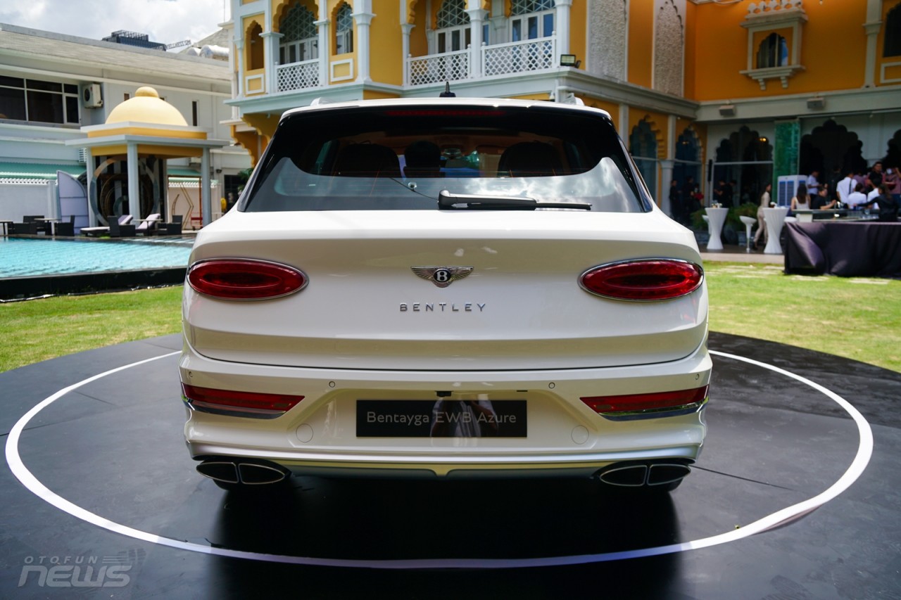 Xe siêu sang Bentley Bentayga EWB Azure 2023 ra mắt với giá gần 21 tỷ đồng Xe siêu sang Bentley Bentayga EWB Azure 2023 ra mắt với giá gần 21 tỷ đồng