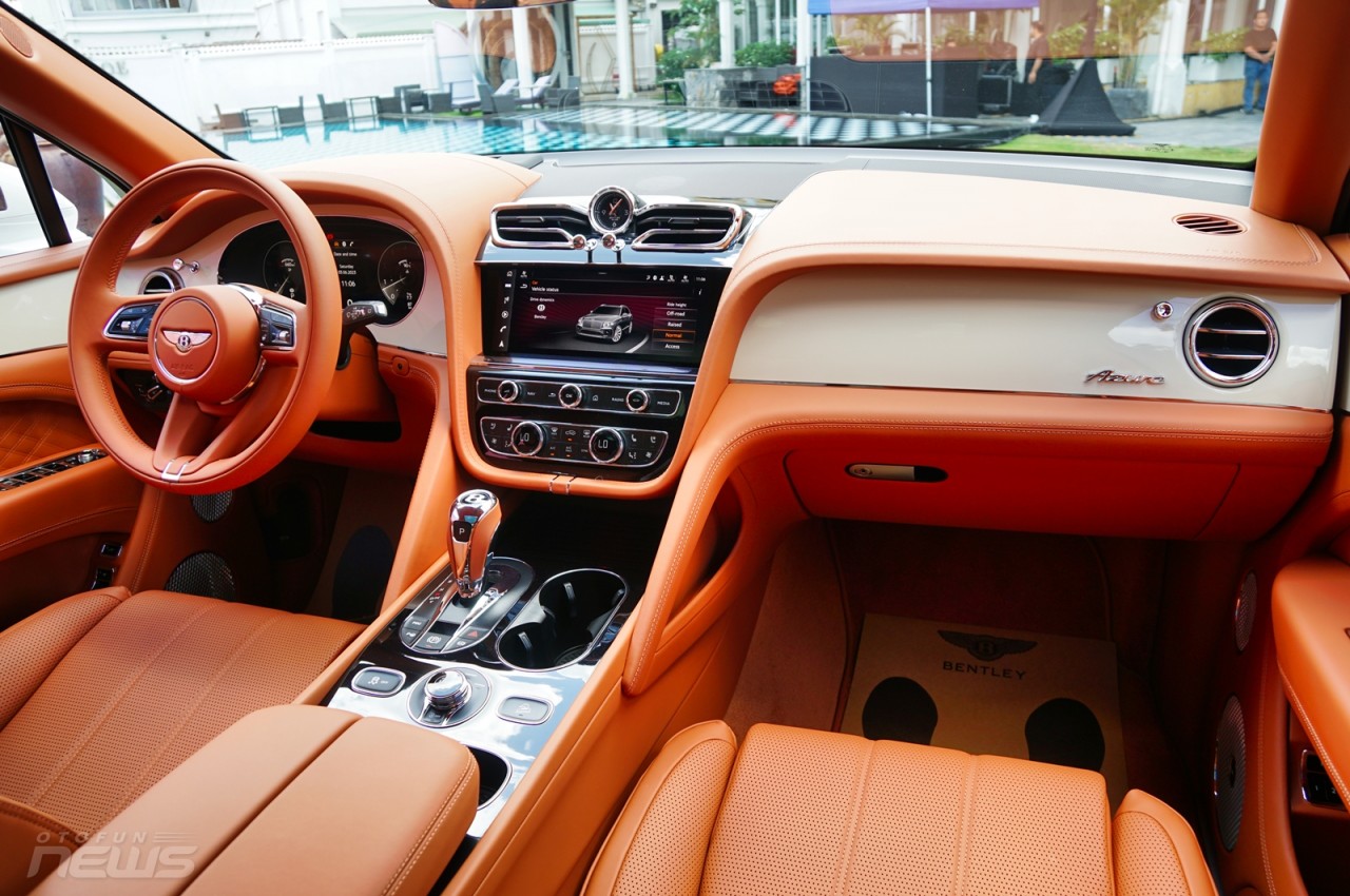 Xe siêu sang Bentley Bentayga EWB Azure 2023 ra mắt với giá gần 21 tỷ đồng Xe siêu sang Bentley Bentayga EWB Azure 2023 ra mắt với giá gần 21 tỷ đồng