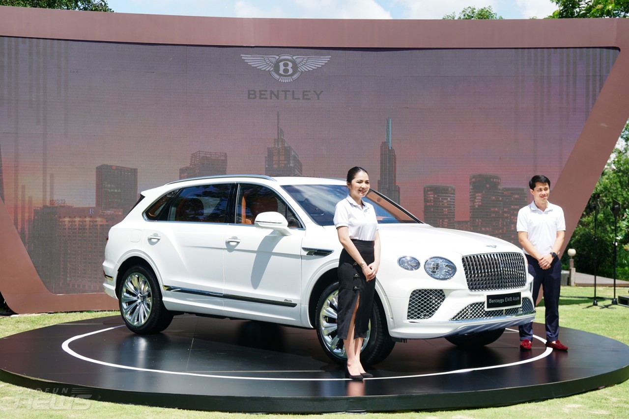 Xe siêu sang Bentley Bentayga EWB Azure 2023 ra mắt với giá gần 21 tỷ đồng Xe siêu sang Bentley Bentayga EWB Azure 2023 ra mắt với giá gần 21 tỷ đồng