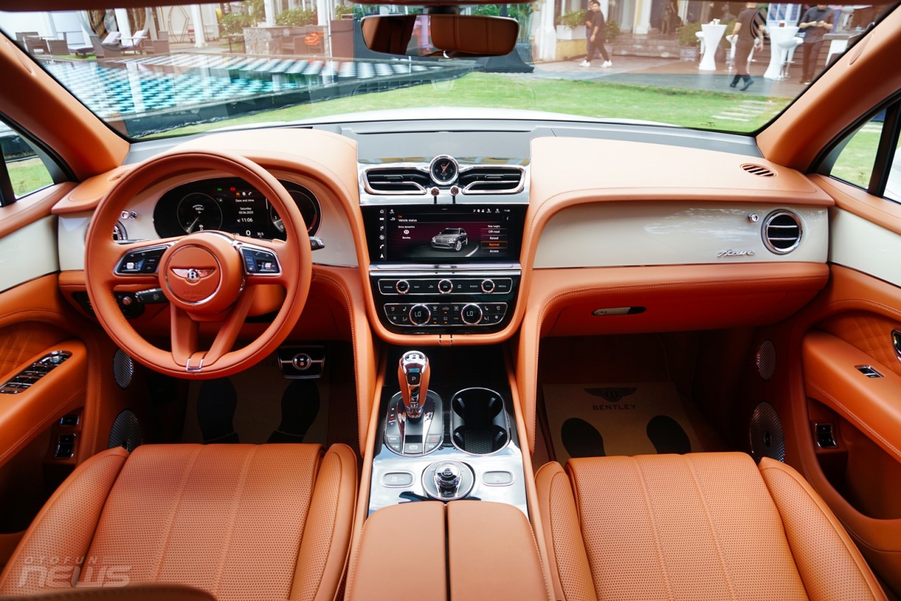 Xe siêu sang Bentley Bentayga EWB Azure 2023 ra mắt với giá gần 21 tỷ đồng Xe siêu sang Bentley Bentayga EWB Azure 2023 ra mắt với giá gần 21 tỷ đồng