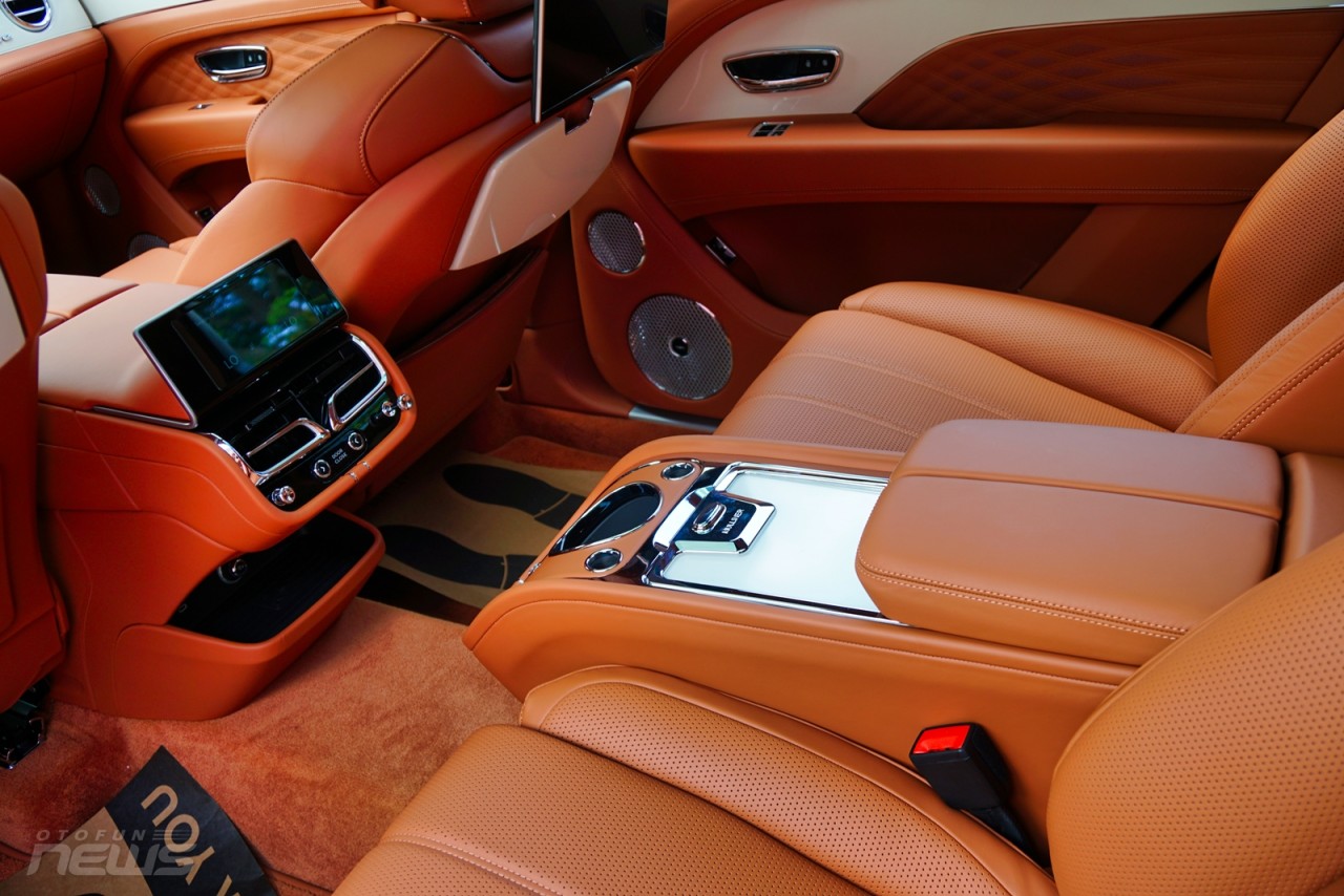 Xe siêu sang Bentley Bentayga EWB Azure 2023 ra mắt với giá gần 21 tỷ đồng Xe siêu sang Bentley Bentayga EWB Azure 2023 ra mắt với giá gần 21 tỷ đồng